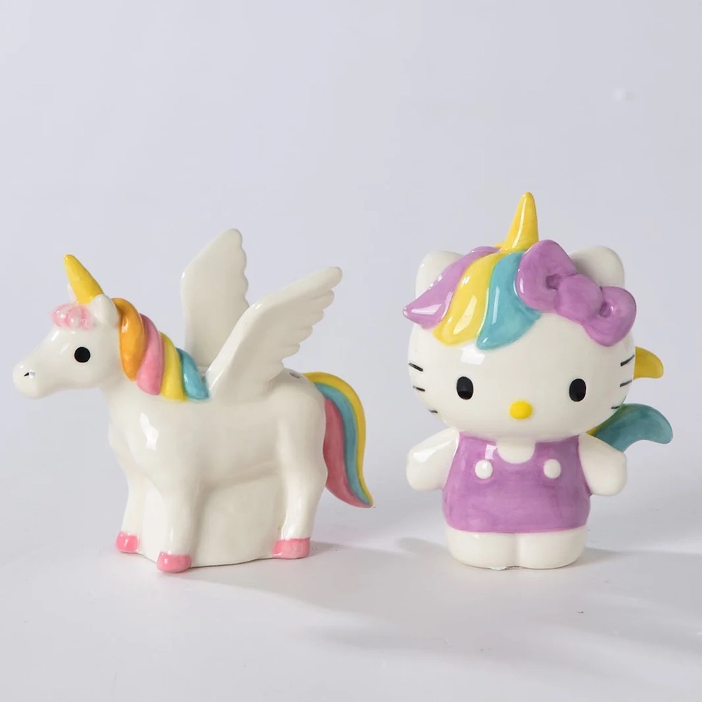 HELLO KITTY SHAKERS!